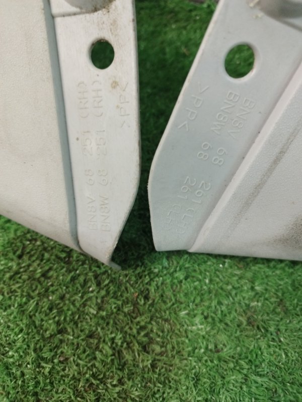 Накладка на стойку кузова Mazda Mazda3 BK