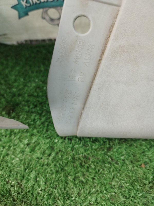 Накладка на стойку кузова Mazda Mazda3 BK