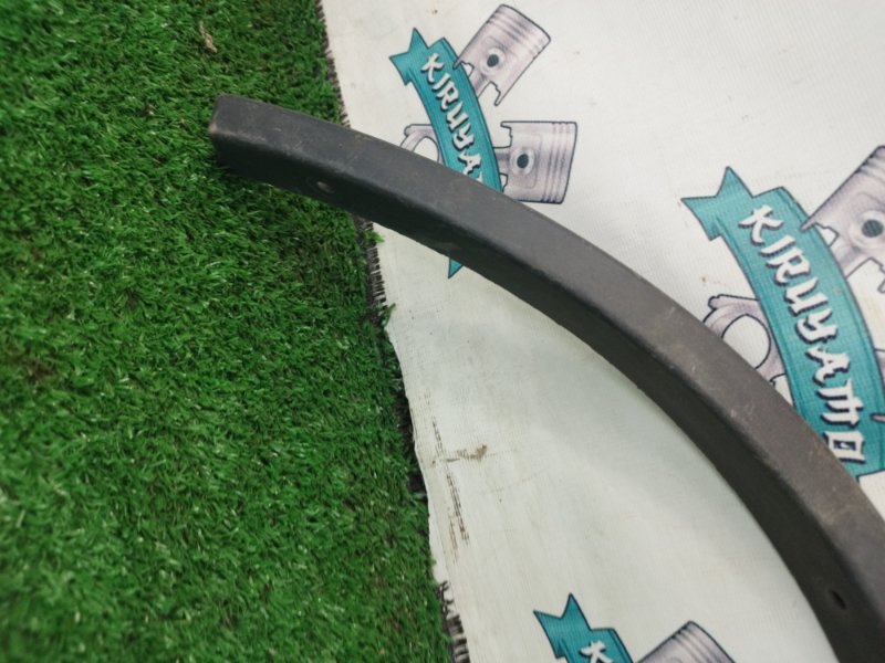 Молдинг на крыло Nissan Terrano