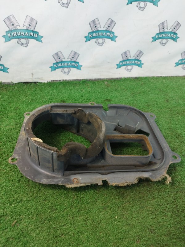 Крышка корпуса печки Mitsubishi Pajero 2