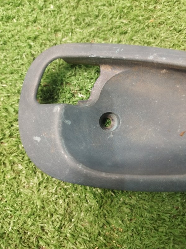 Накладка внутренней ручки двери Mitsubishi Carisma