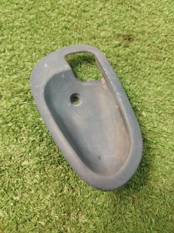 Накладка внутренней ручки двери Mitsubishi Carisma