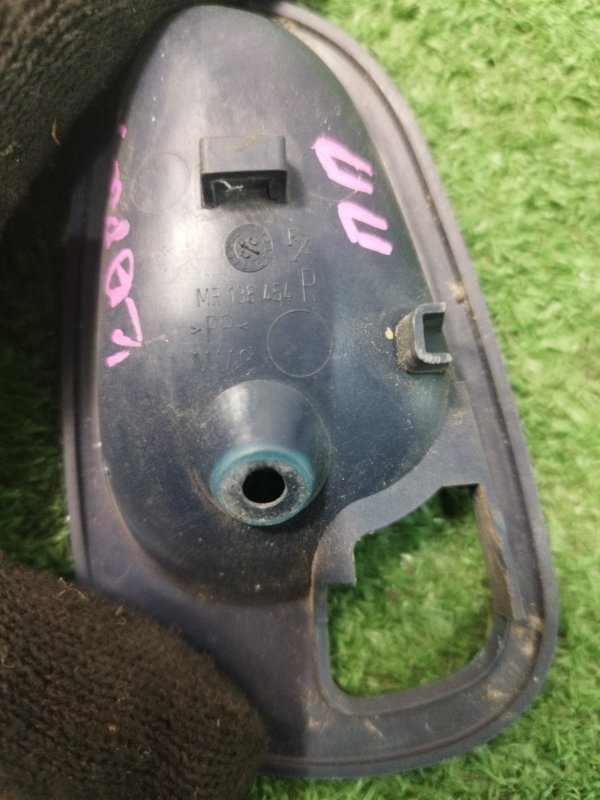 Накладка внутренней ручки двери Mitsubishi Carisma