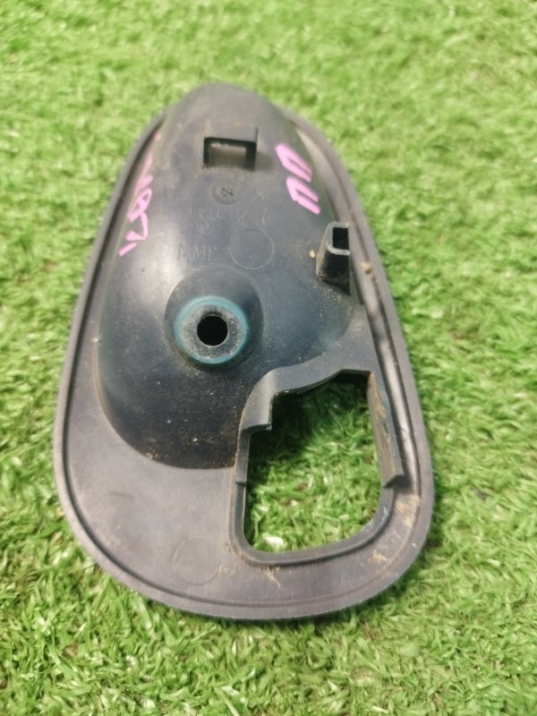 Накладка внутренней ручки двери Mitsubishi Carisma