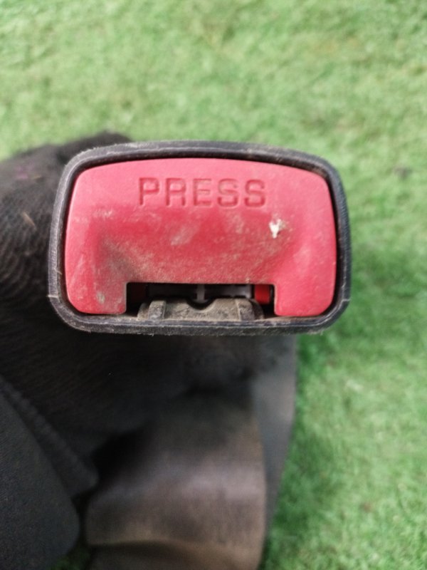 Замок ремня безопасности Toyota Harrier 2006 2