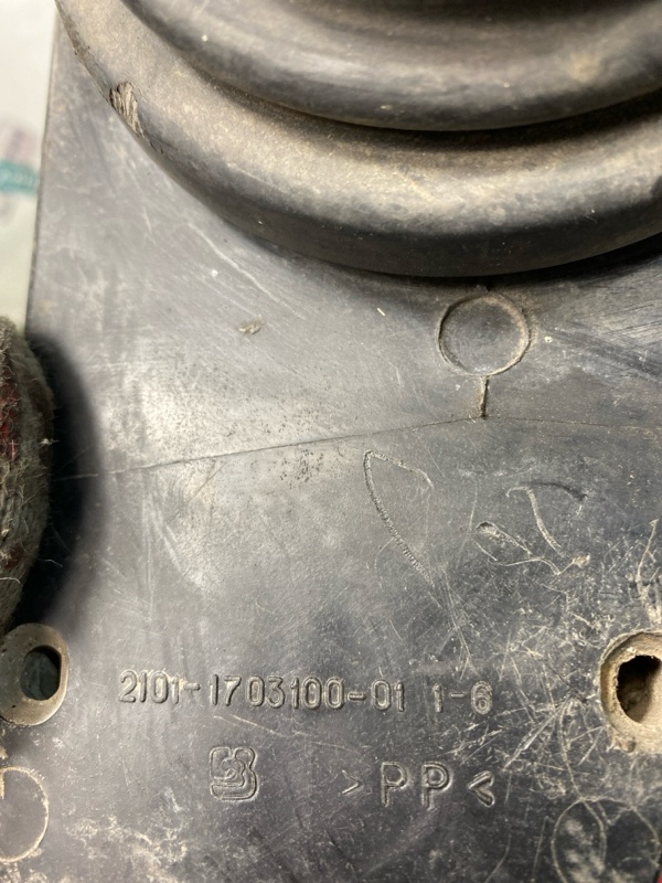 Кожух ручки КПП лада 2106 2106