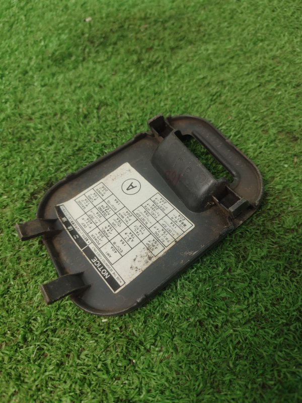 Крышка блока предохранителей Toyota CORONA 1995 седан