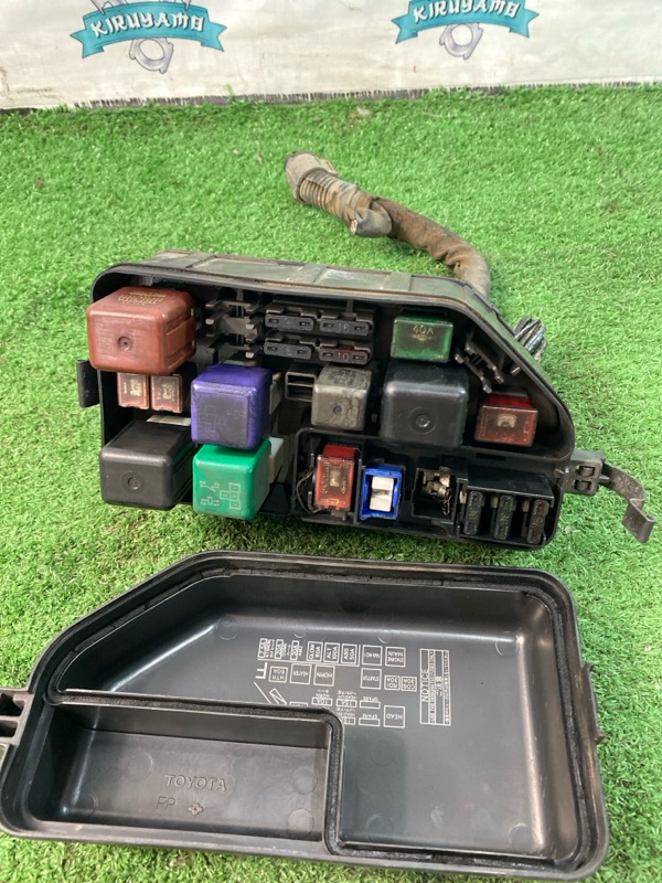 Блок предохранителей Toyota CORONA 1995 седан