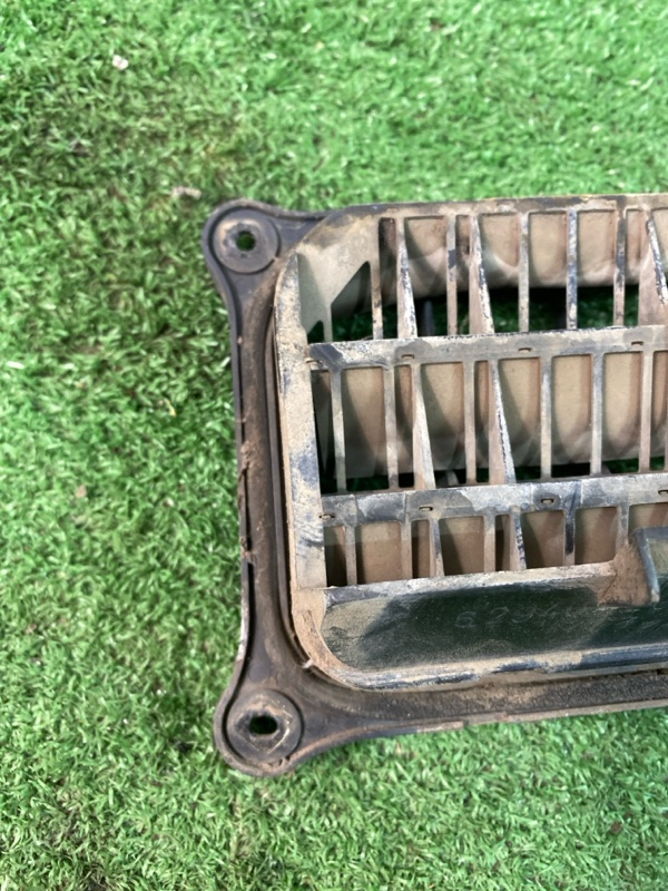 Решетка вентиляционная Toyota CORONA 1995 седан