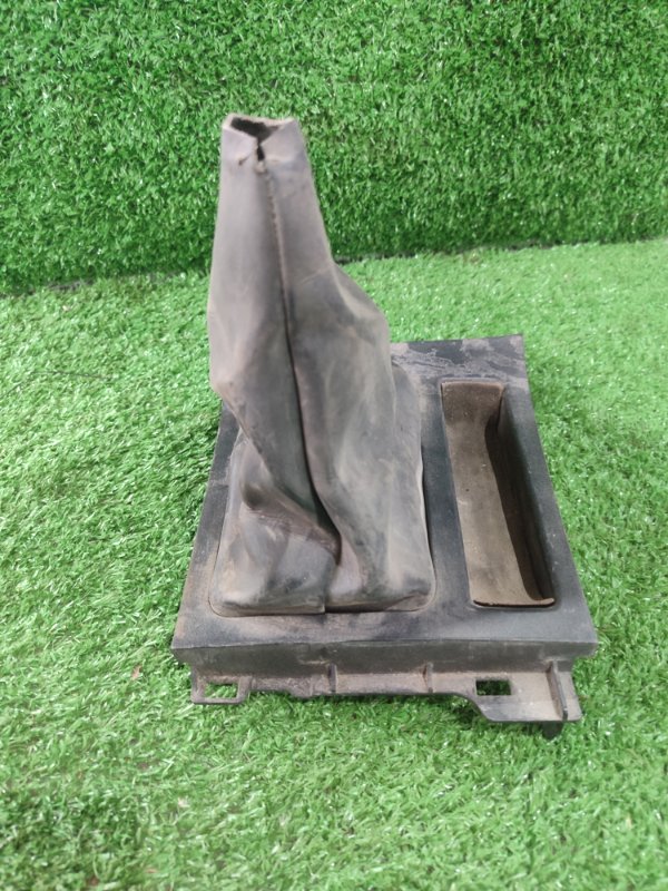 Кожух ручки КПП Mazda 3BK