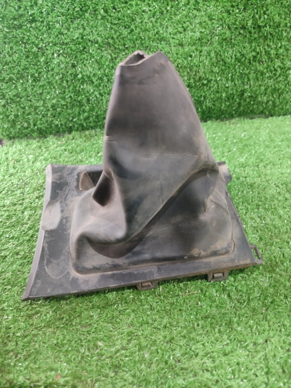 Кожух ручки КПП Mazda 3BK