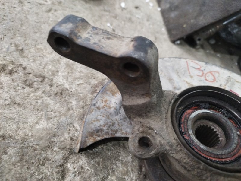 Кулак поворотный лада 21083 1996