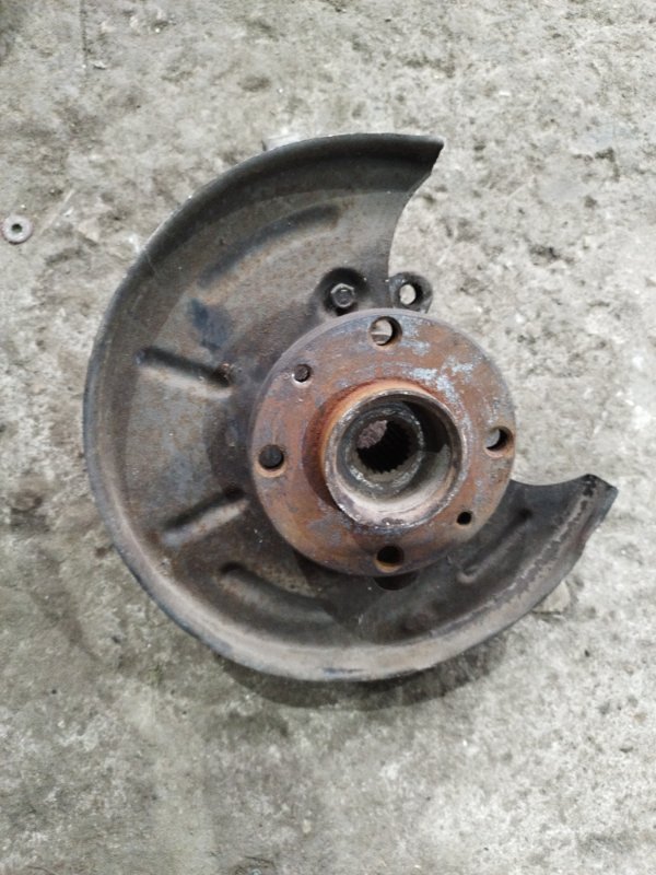 Кулак поворотный лада 21083 1996