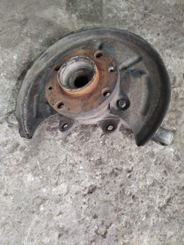 Кулак поворотный лада 21083 1996