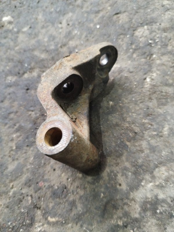 Кронштейн генератора лада 21070 1999