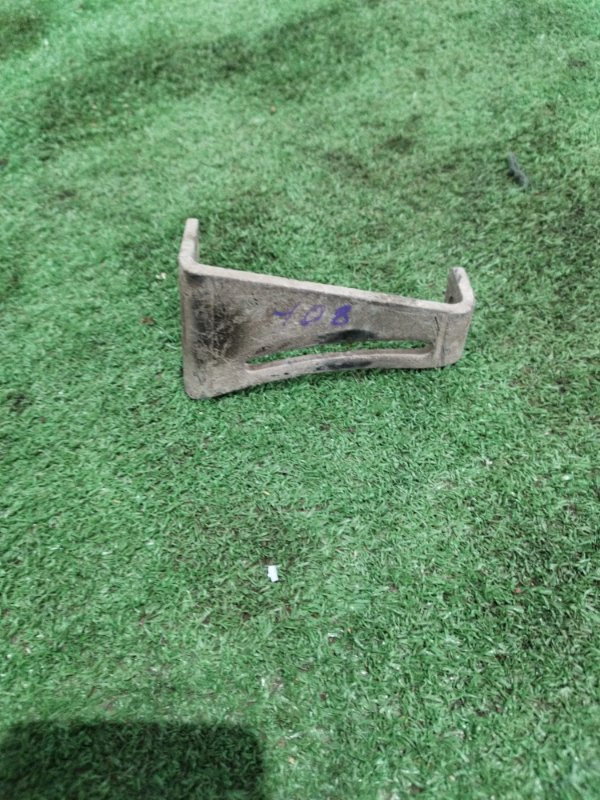 Кронштейн генератора лада 2114 2006 хэтчбек