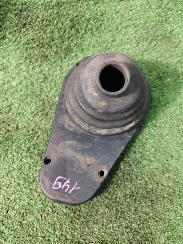 Кожух кулисы КПП лада 2106 1997 2106