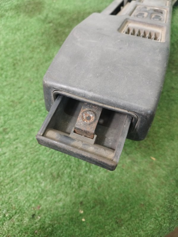 Консоль между сидений лада 21102 2001 2110