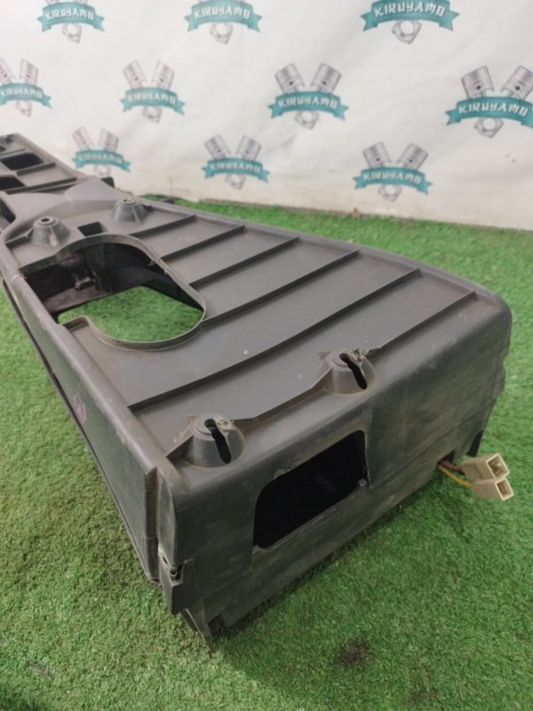 Консоль между сидений лада 21102 2001 2110