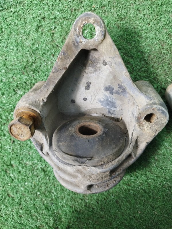 Крепление рычага подвески лада 21093 1994 2109