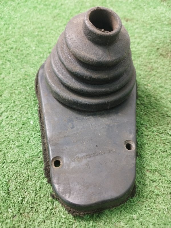 Кожух кулисы КПП лада 2105 21053