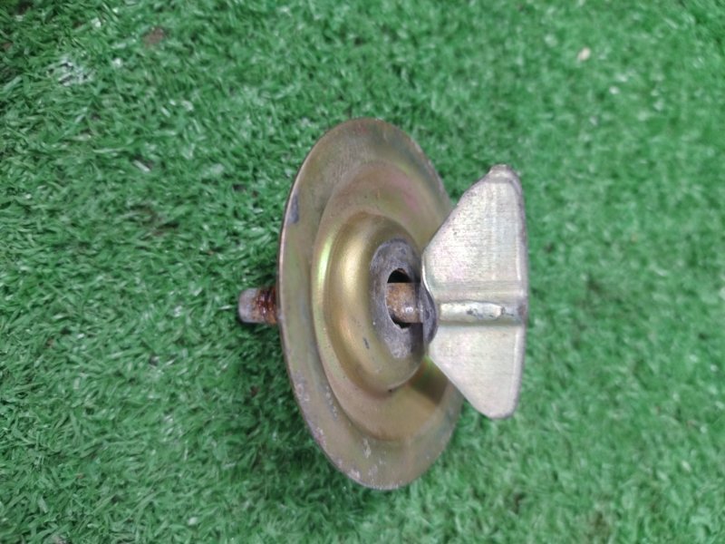 Болт крепления запасного колеса лада калина 2007 11193