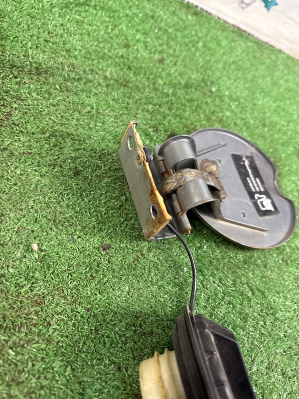 Лючок топливного бака лада калина 2007 11193