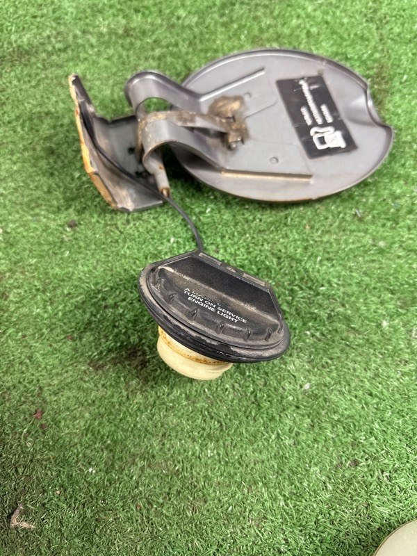 Лючок топливного бака лада калина 2007 11193