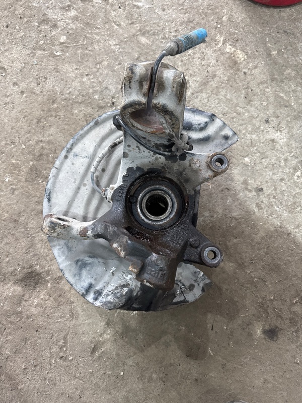 Кулак поворотный BMW X3 2007 E83