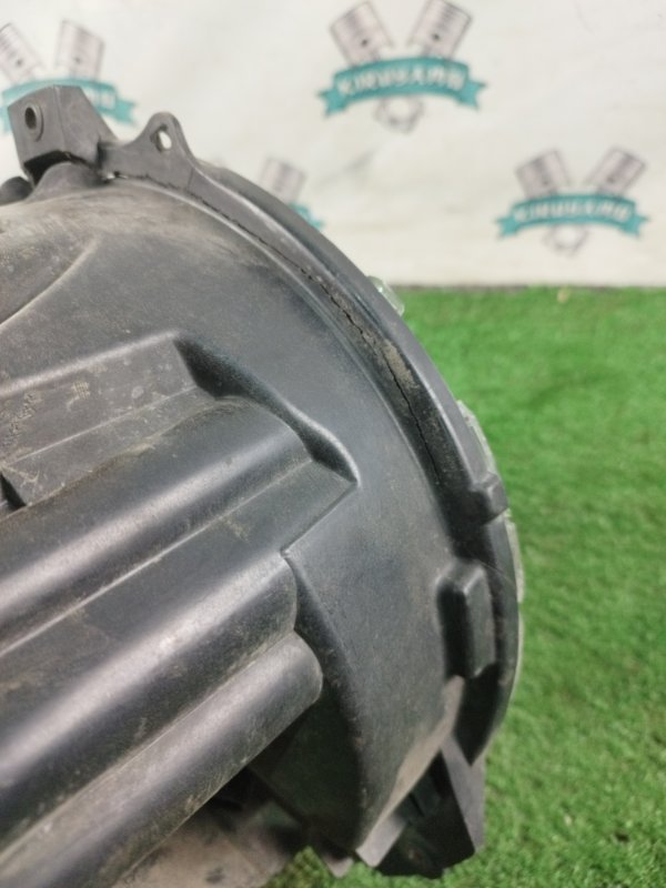 Фара ксеноновая Mercedes-Benz G-Class 2013 W463