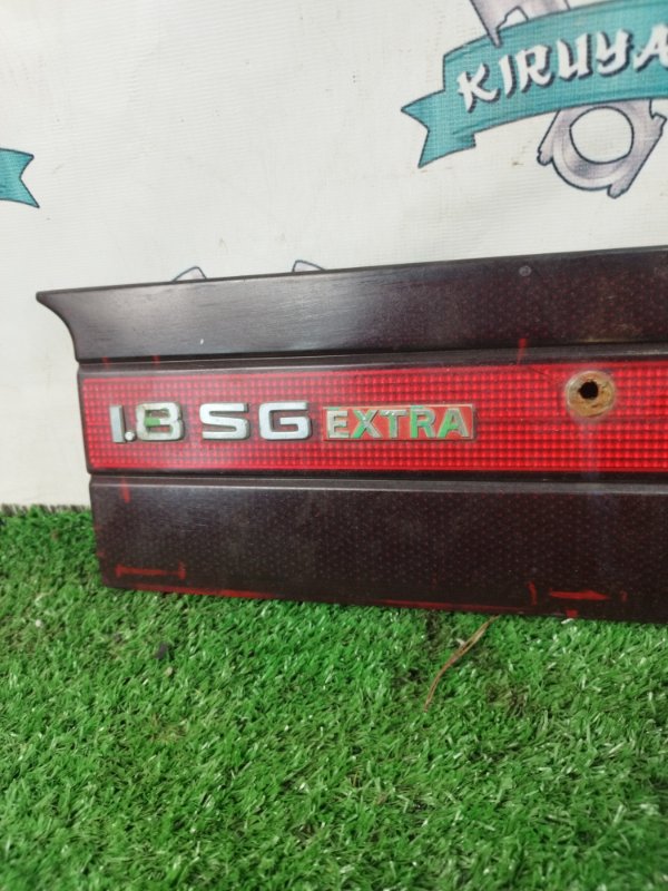 Накладка крышки багажника Toyota Carina 1989 st170