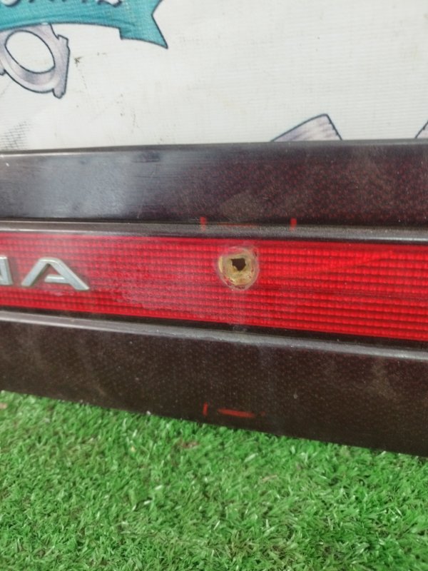 Накладка крышки багажника Toyota Carina 1989 st170