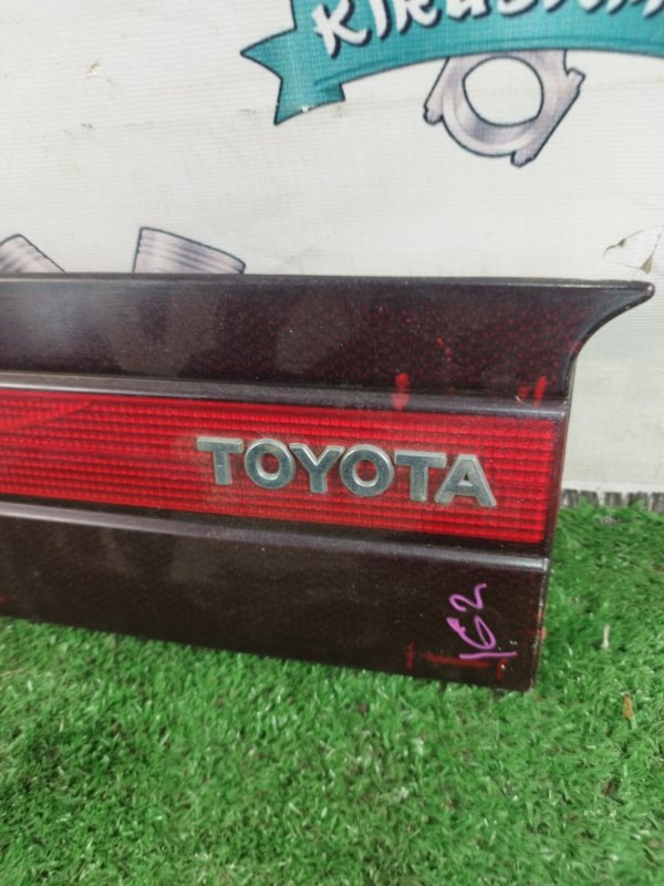 Накладка крышки багажника Toyota Carina 1989 st170
