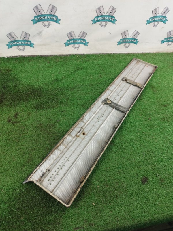 Накладка крышки багажника Toyota Carina 1989 st170