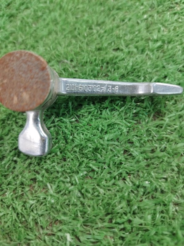 Замок форточки лада 2105 21053