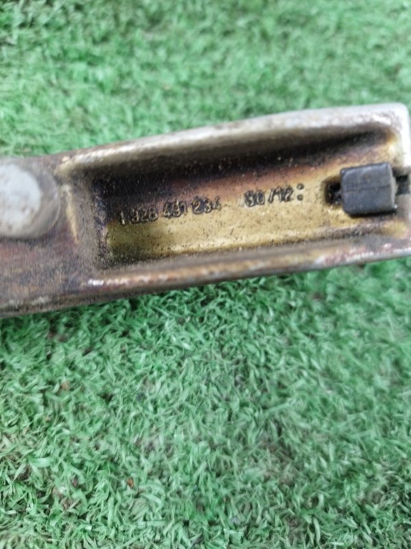 Успокоитель цепи ГРМ Mercedes-Benz W124 Рестайлинг