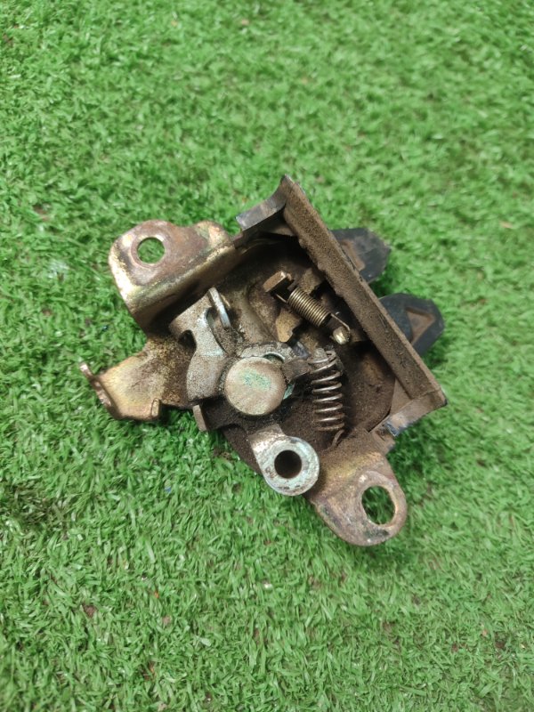 Замок багажника Toyota Carina 1989 st170