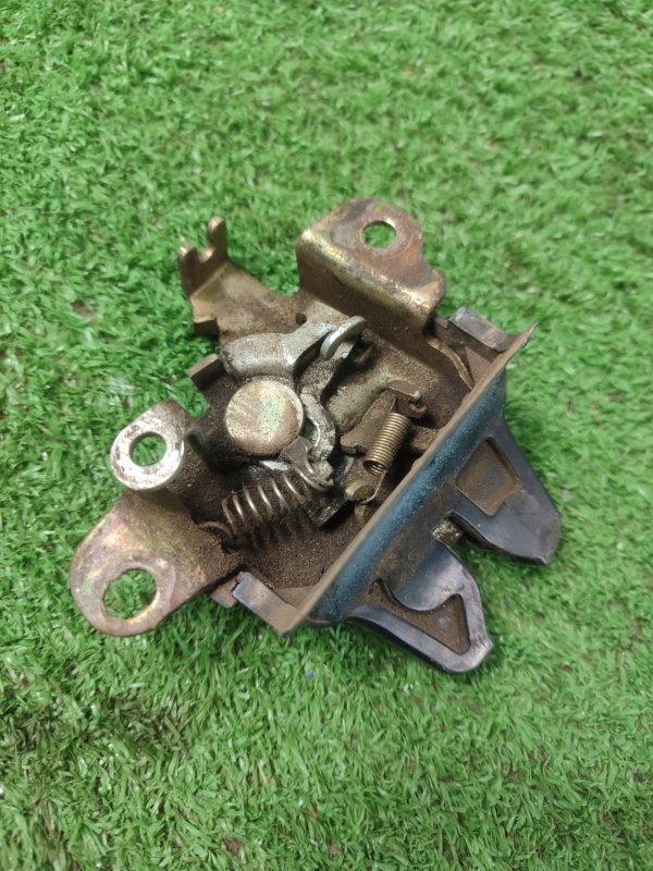 Замок багажника Toyota Carina 1989 st170