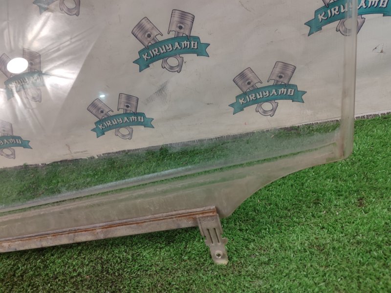 Стекло двери Toyota Carina 1989 st170