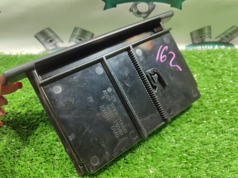 Пепельница Toyota Carina 1989 st170