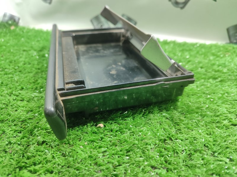 Пепельница Toyota Carina 1989 st170