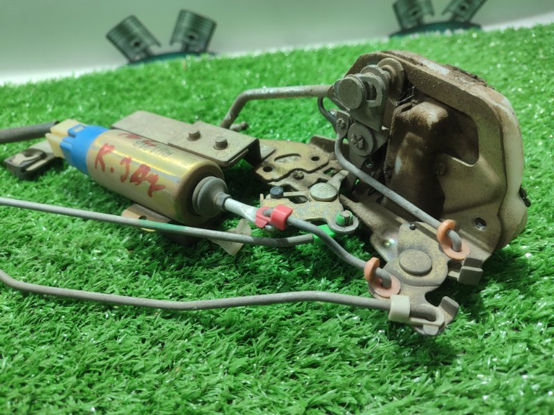 Замок боковой двери Toyota Carina 1989 st170