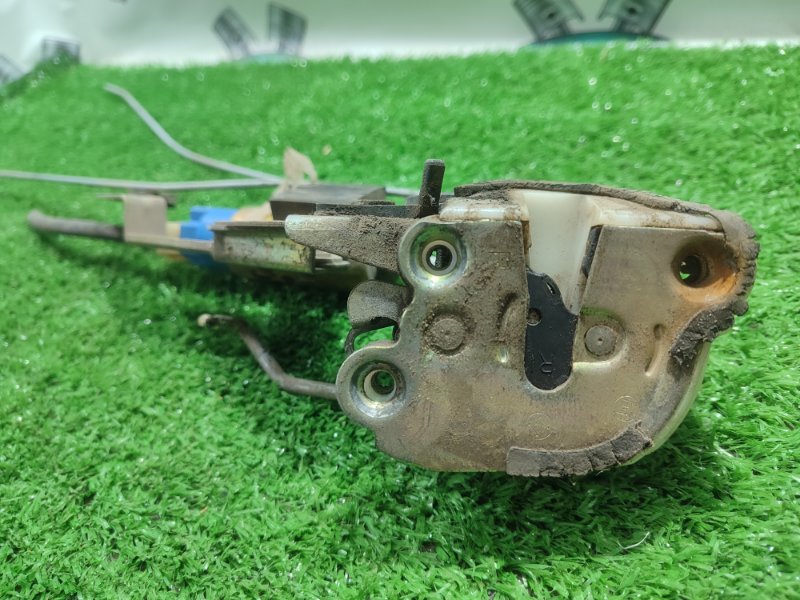 Замок боковой двери Toyota Carina 1989 st170