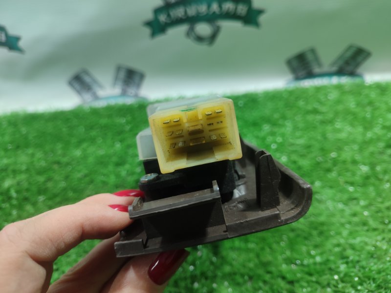 Блок управления стеклоподъемниками Toyota Carina 1989 st170