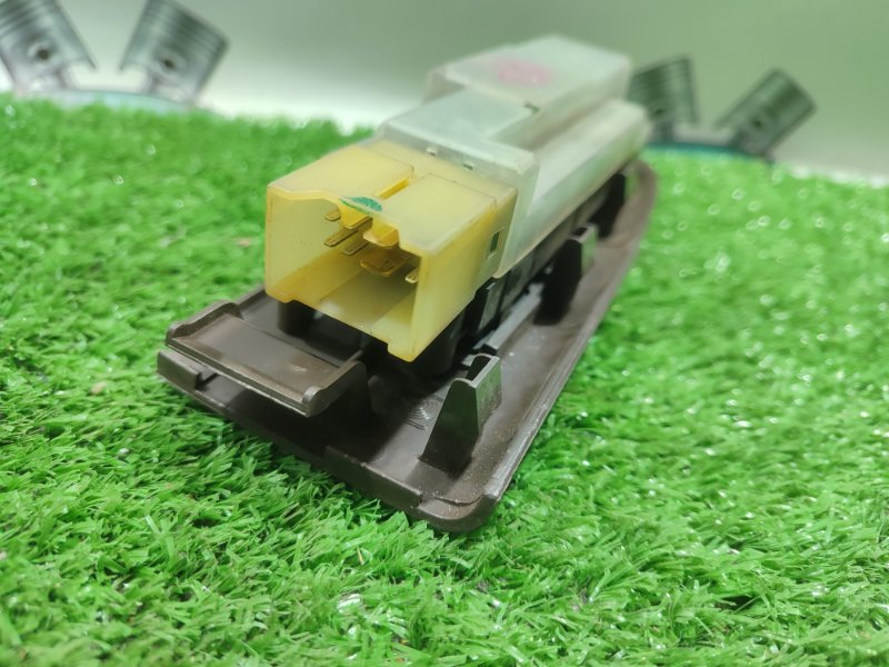 Блок управления стеклоподъемниками Toyota Carina 1989 st170