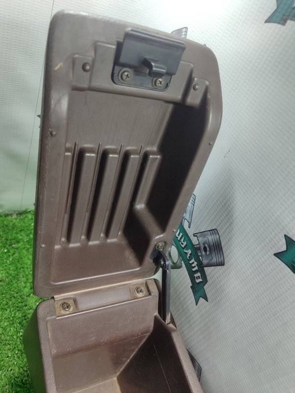 Консоль между сидений Toyota Carina 1989 st170