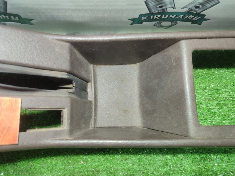 Консоль между сидений Toyota Carina 1989 st170