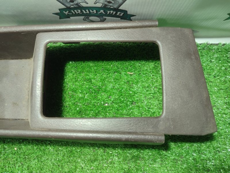 Консоль между сидений Toyota Carina 1989 st170