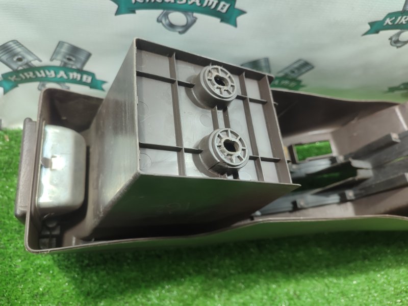 Консоль между сидений Toyota Carina 1989 st170