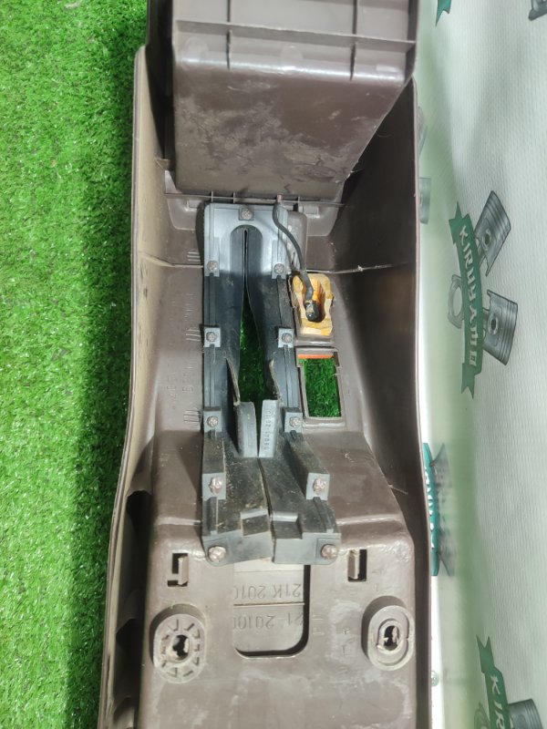 Консоль между сидений Toyota Carina 1989 st170